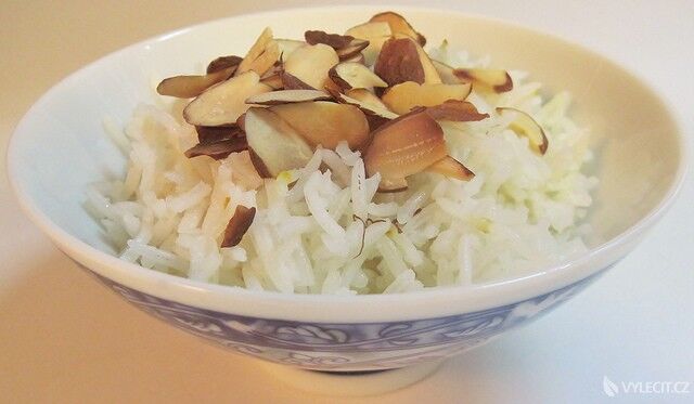 Rýže a ořechy jsou nabyty vitamíny, autor: SaucyGlo