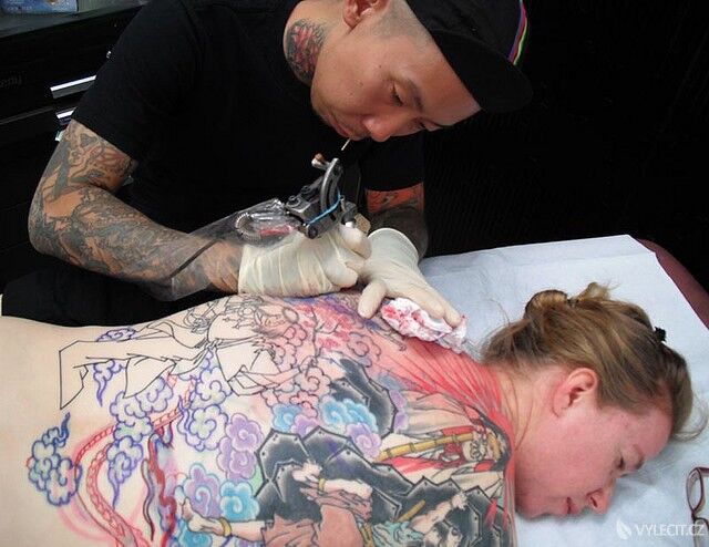 Někteří lidé jsou na tetování doslova závislí, autor: intsher