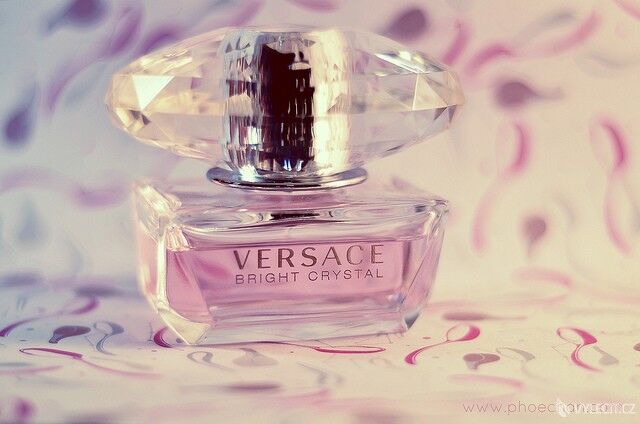 Kupte si Versace Bright Crystal v parfumerii Fann, autor: Phoe Chan
