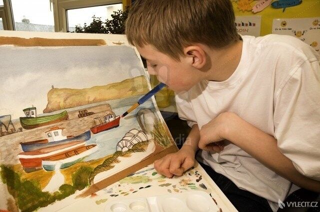 Děti s ochrnutými končinami mají koníček malování ústy, autor: slunickoprodeti