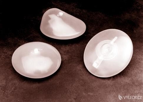 Cena nových prsou záleží na tvaru implantátu, autor: sergeoramoz