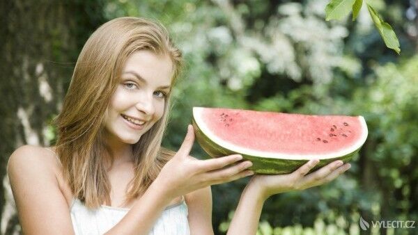 Letní dieta zahrnuje konzumaci ovoce a zeleniny, autor: ritaora