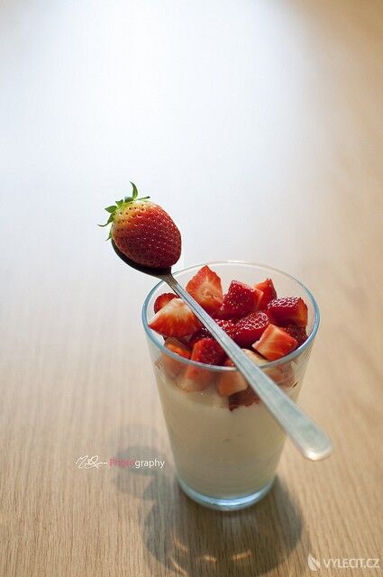 Obsahují jahodové jogurty opravdu jahody?, autor: M.Ryan Photography